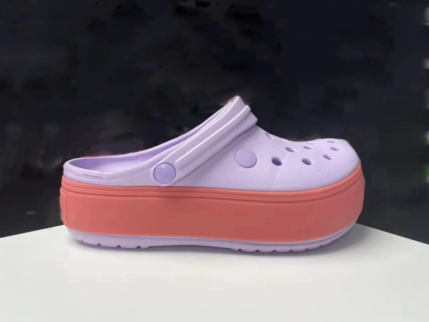 2025 novos sapatos femininos perfurados para o verão, respiráveis, leves, sola grossa, aumento de altura, antiderrapantes, sandálias de praia
