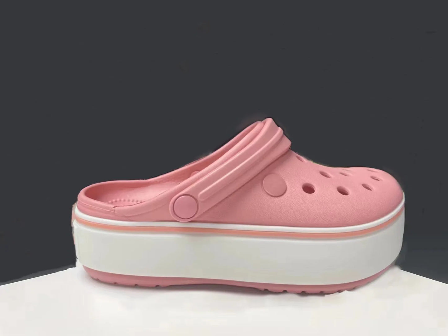 2025 novos sapatos femininos perfurados para o verão, respiráveis, leves, sola grossa, aumento de altura, antiderrapantes, sandálias de praia
