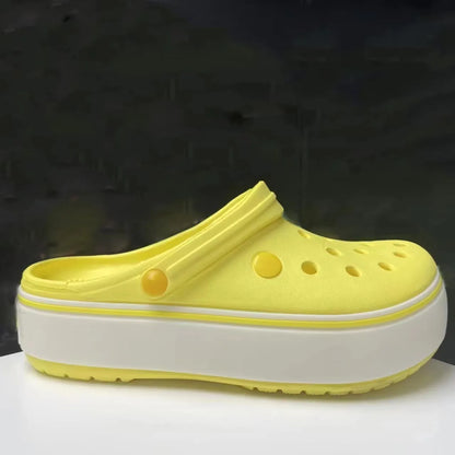 2025 novos sapatos femininos perfurados para o verão, respiráveis, leves, sola grossa, aumento de altura, antiderrapantes, sandálias de praia